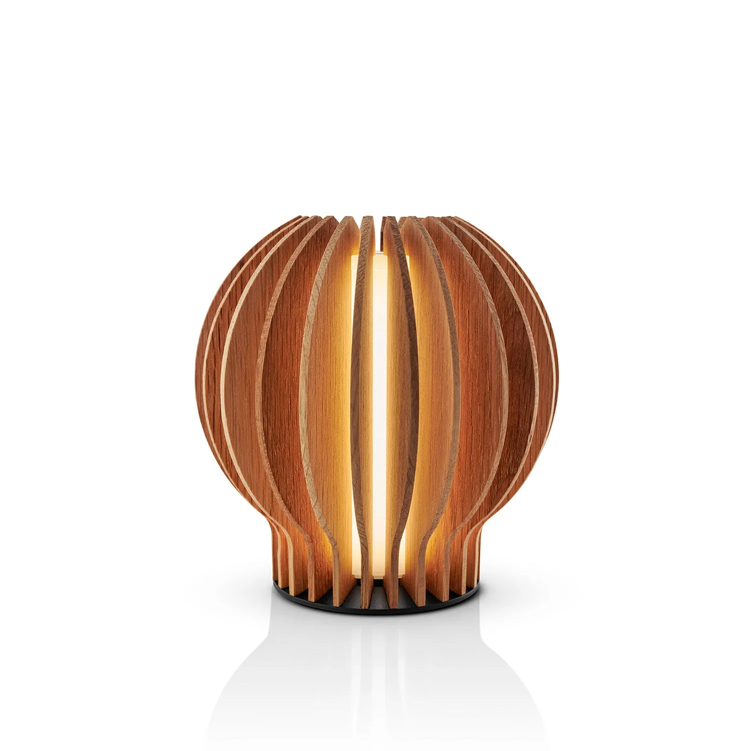 eva solo | radiant round portable table lamp | oak - DC