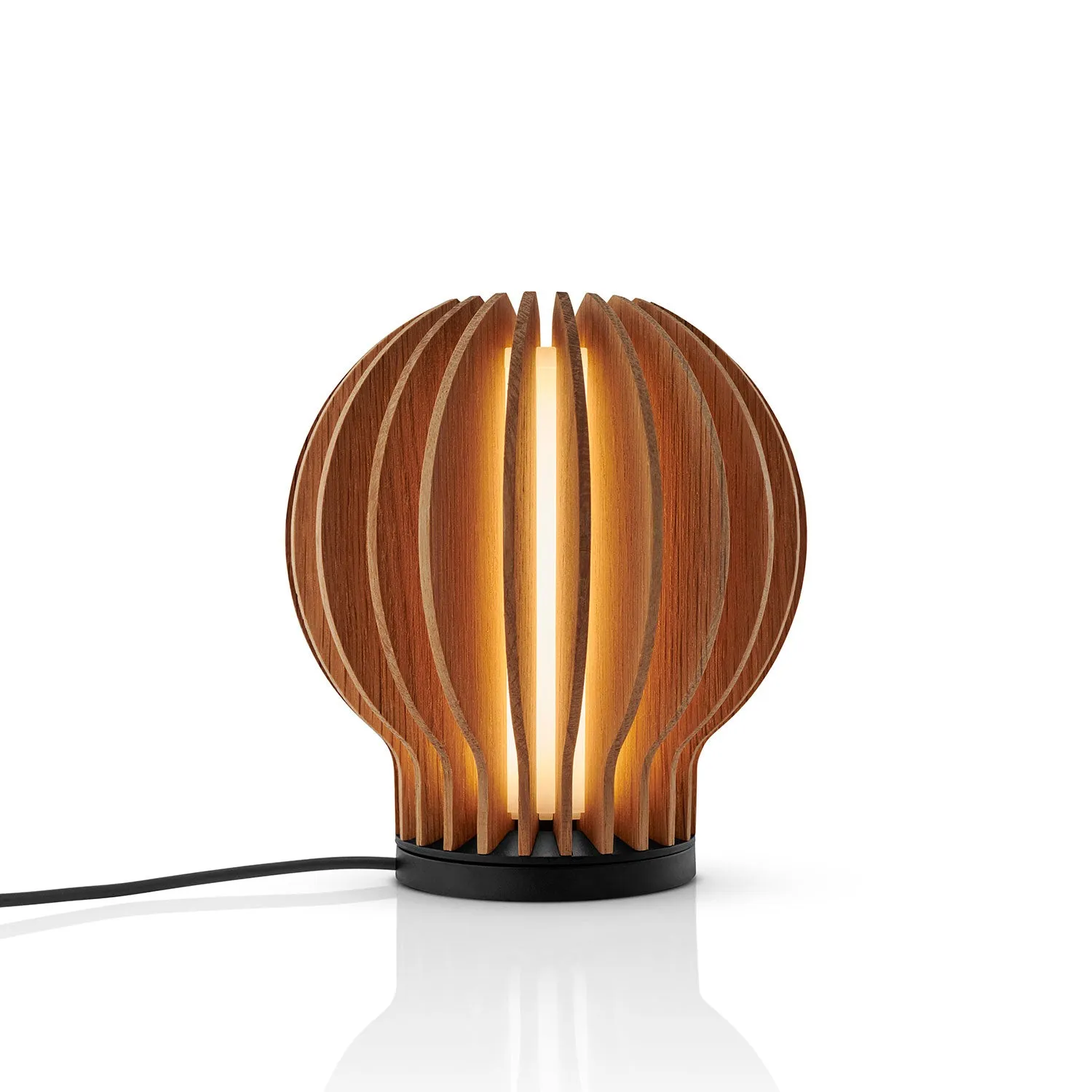 eva solo | radiant round portable table lamp | oak - DC