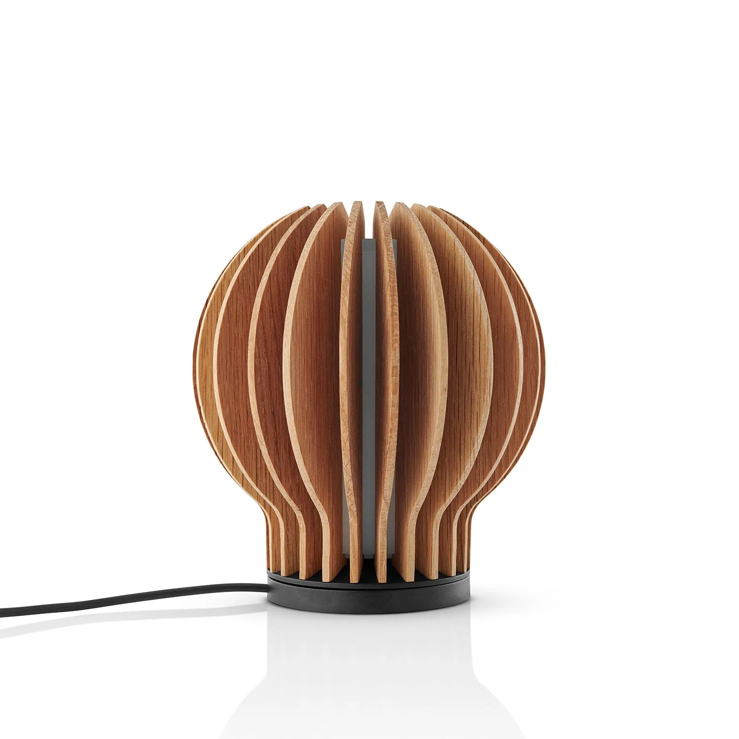 eva solo | radiant round portable table lamp | oak - DC