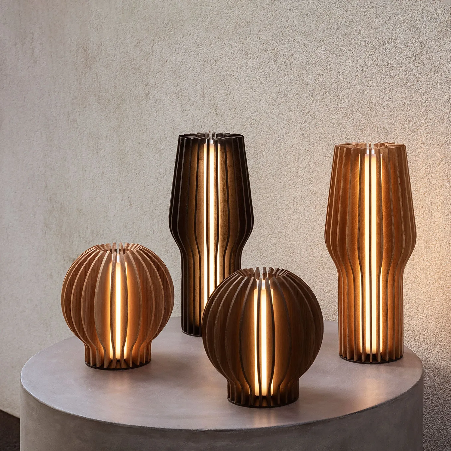 eva solo | radiant round portable table lamp | smoked oak - DC
